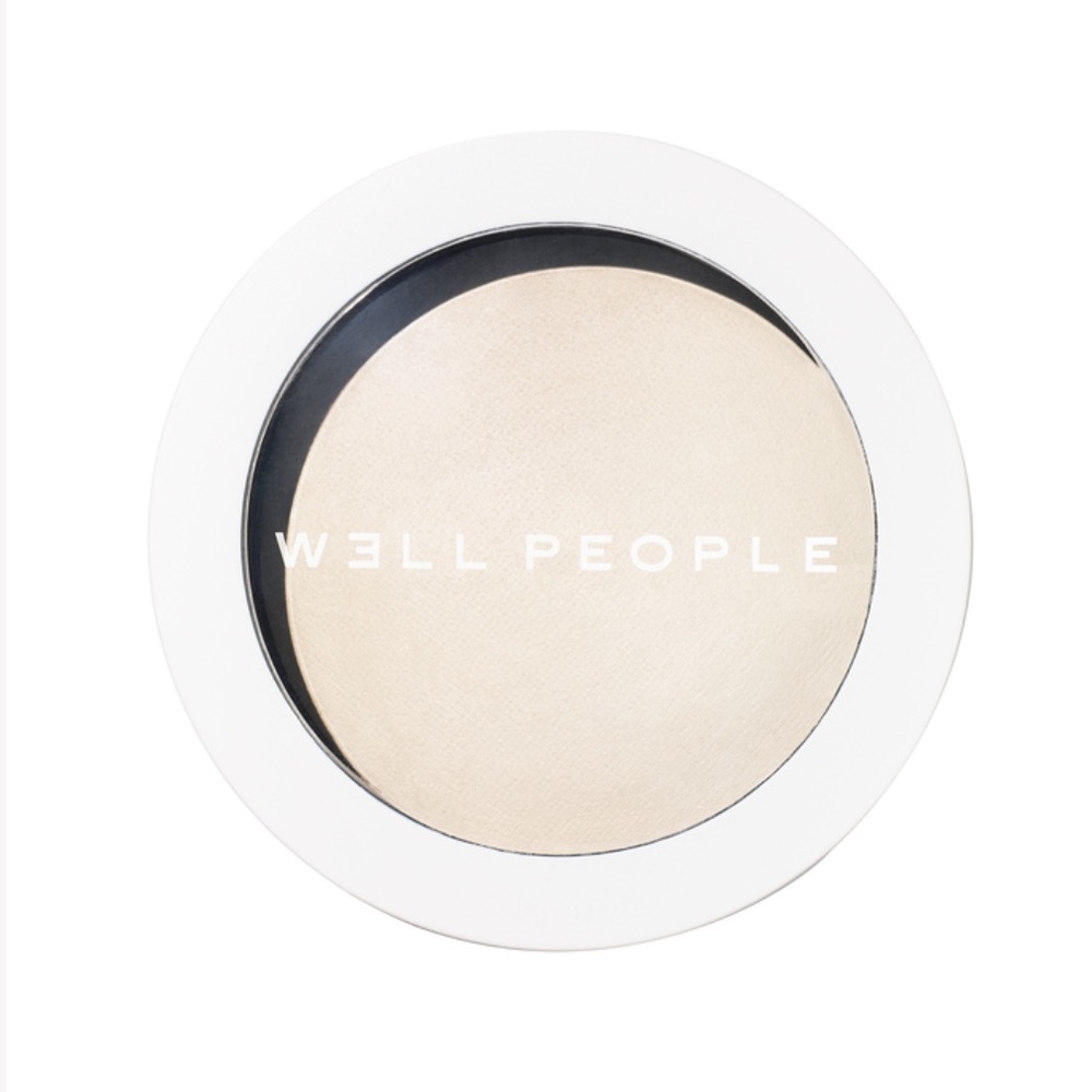Well People Superpowder Brightening Powder in Pearl